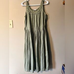Karavan sz M sleeveless boho sage green midi embroidered yoke tie back dress.